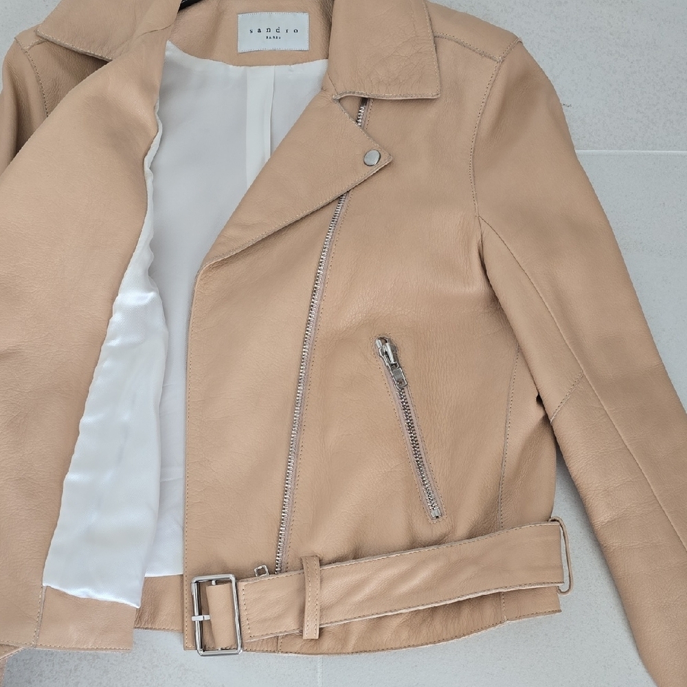 Chic Beige Leather Jacket with Silver Accents - image 8